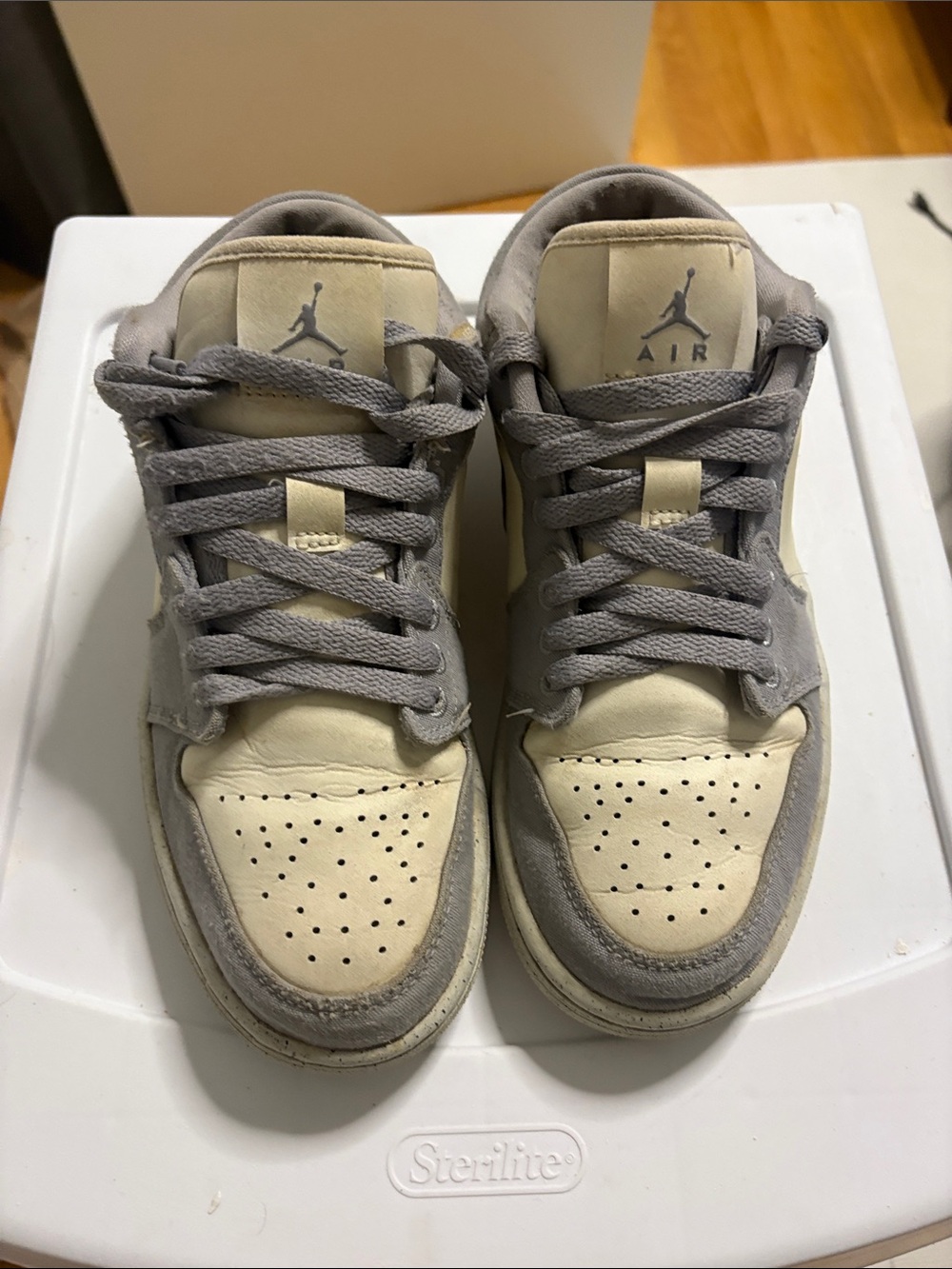Nike Air Jordan Kids' Low-Top Sneakers in Cream and Gray size 7.5